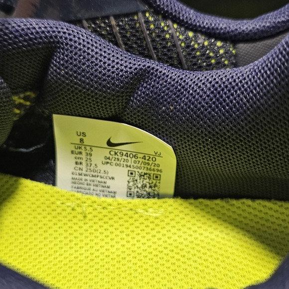 Stylish Women's Running Shoes - Black and Purple - Picture 4 of 9